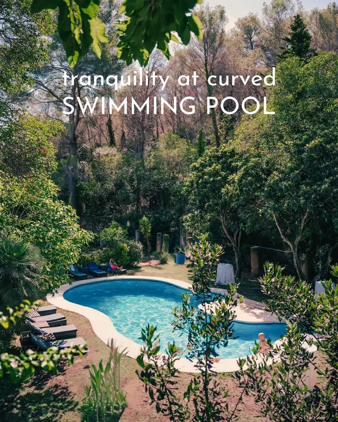 curved swimmingpool